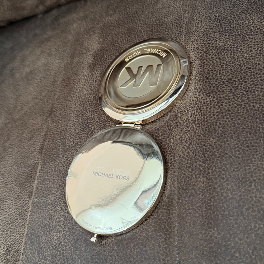 NWOT Michael Kors Gold Compact Accessory - Picture 3 of 4
